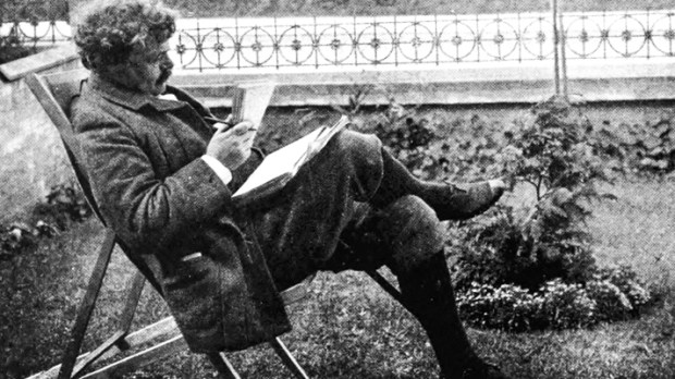 G. K. Chesterton si può leggere con enorme beneficio. E, in forma privata,  anche pregare!