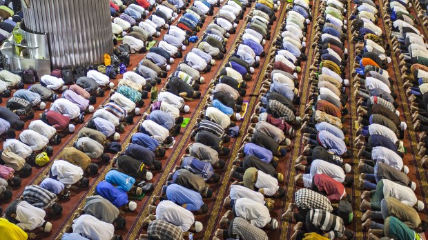 MUSLIMS PRAYING