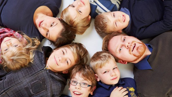 BIG,FAMILY,PORTRAIT,KIDS