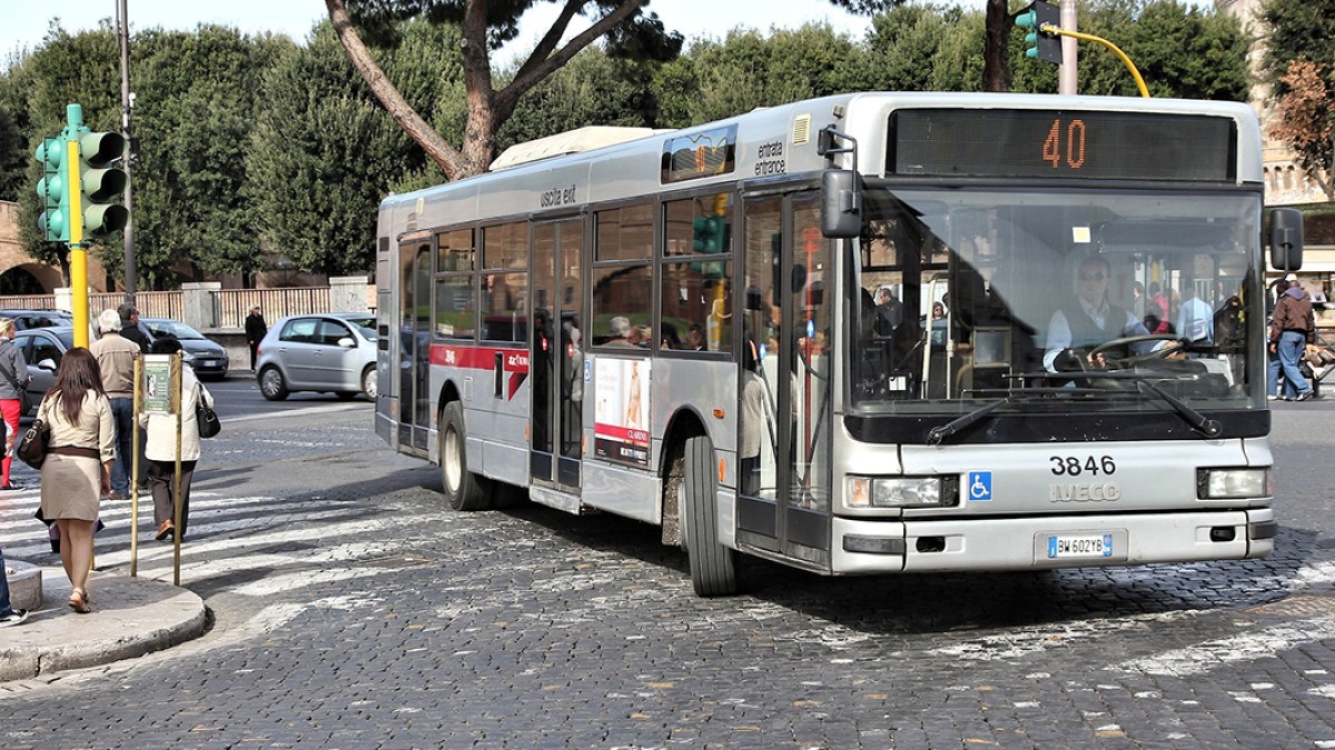AUTOBUS WE WŁOSZECH