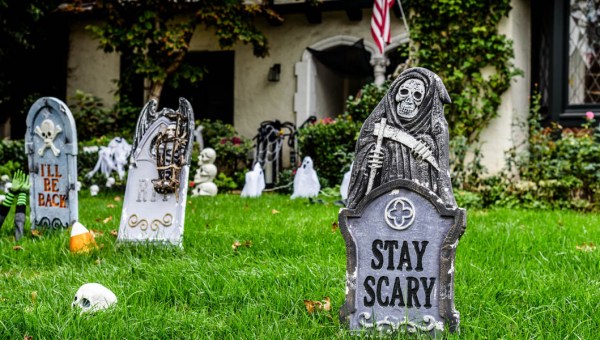 HALLOWEEN HOUSE DECOR