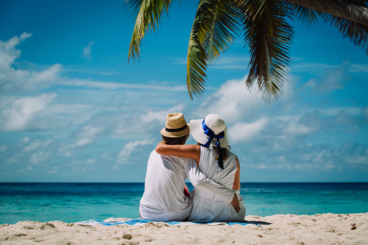 web-caribbean-sea-honeymoon-couple-shutterstock_558099277