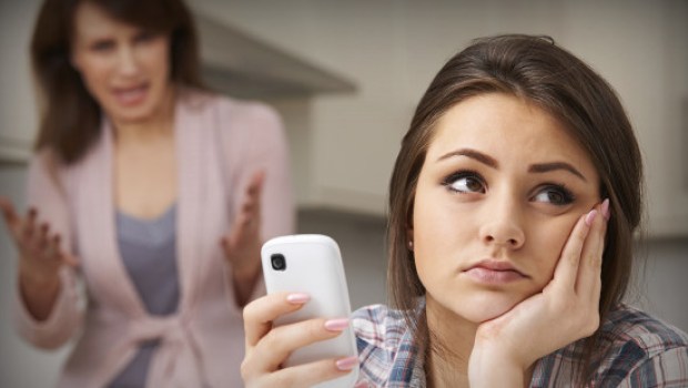 GIRL SMARTPHONE