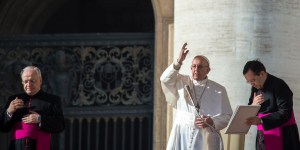 Papa Francesco: colonizzazioni ideologiche impongono sistemi educativi ai giovani