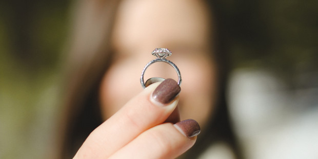 web3-ring-engagement-girl-hand-jeremy-bishop-i-unsplash