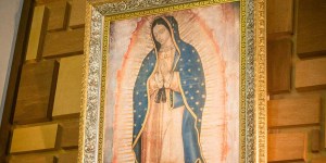 Il manto della Madonna di Guadalupe può far sì che un ateo si converta? 5 segni che lo provano