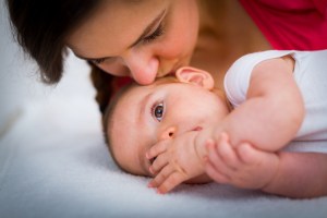 L’importanza delle coccole nello sviluppo biologico e psicologico del bambino