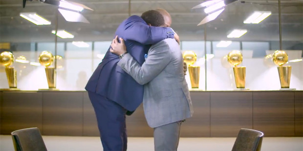 web3-nba-sport-magic-johnson-isiah-thomas-hug-capture-nbatv