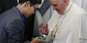 Perché è giusto benedire i cellulari?