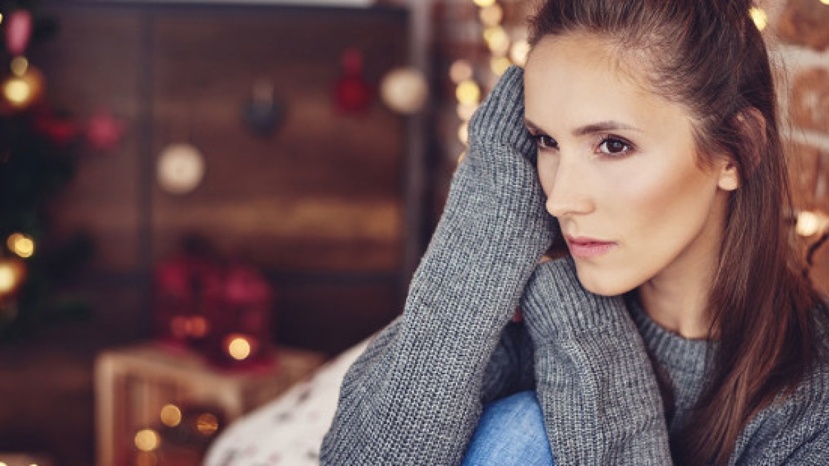 web3-woman-tired-sadness-christmas-time-moody-shutterstock_715085548-gpointstudio-ai