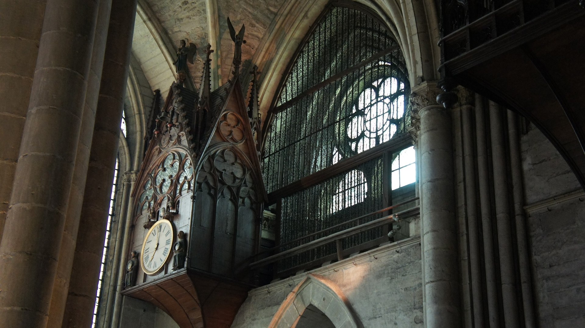 2560px-Horloge_et_carillon_0112