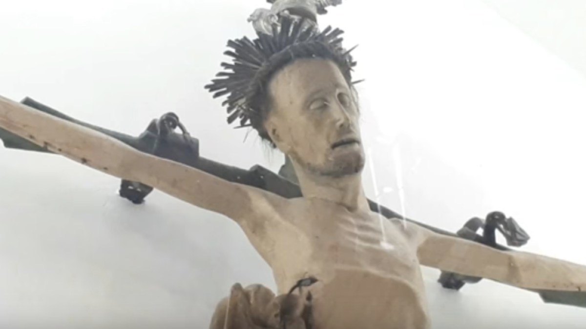 Cristo dai capelli di ragazza
