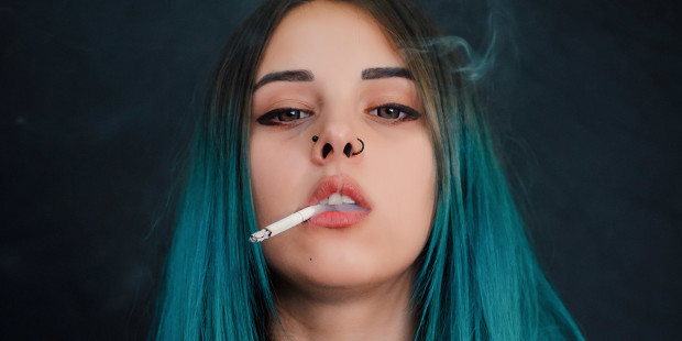 web3-emo-girl-blue-hair-smoking-shutterstock_724647808-kristina-kokhanova-ai