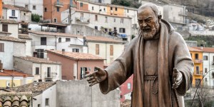 I figli spirituali: Padre Pio diceva che chi prega poco si danna