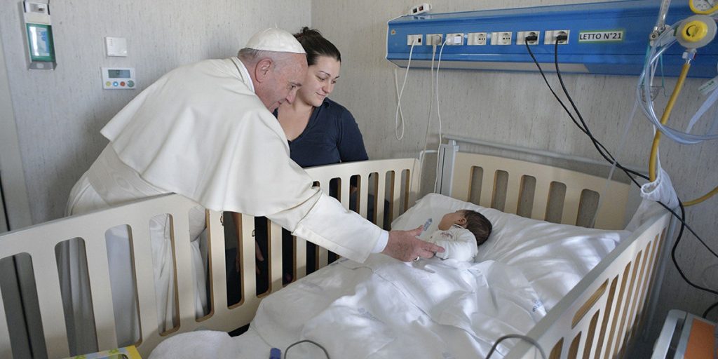 web3-pope-francis-visit-bambino-gesucc80-rome-children-hospital-afp-pbg01-000_vq1ms1-e1578053347156.jpg