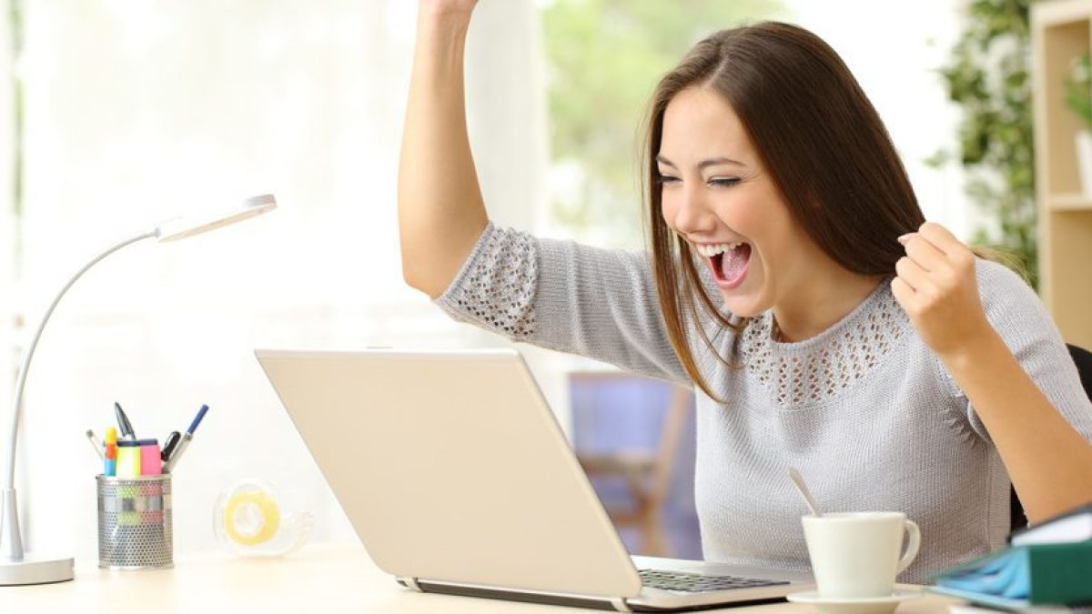 WOMAN BEHIND COMPUTER