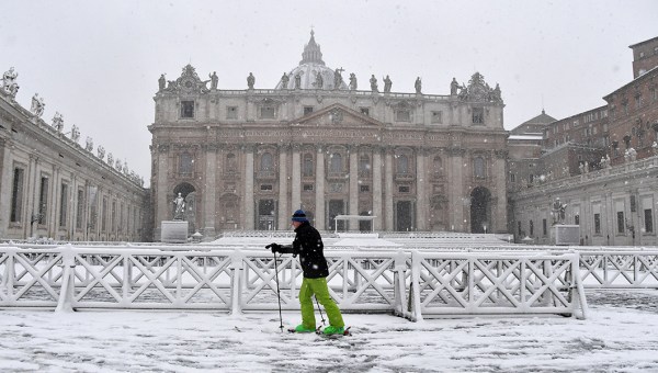 VATICAN SNOW ROME