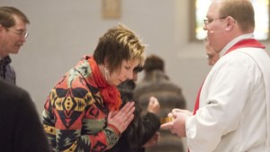 web3-woman-priest-communion-eucharist-amen-church-communion-catholic-diocese-of-saginaw-cc-by-nd-2-0