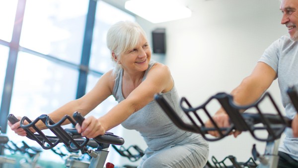 MATURE,WOMAN,EXERCISING