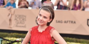 Millie Bobby Brown, star di Stranger Things: essere sorda (da un orecchio) mi dà più grinta (VIDEO)