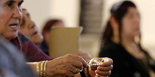 IRAGI WOMAN PRAYING