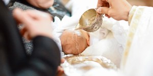Se i nonni chiedono ai genitori (non credenti) di battezzare il bambino