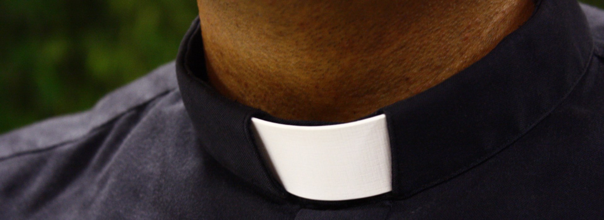 PRIEST,ROMAN,COLLAR