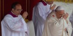 POPE FRANCIS,SIGN OF THE CROSS