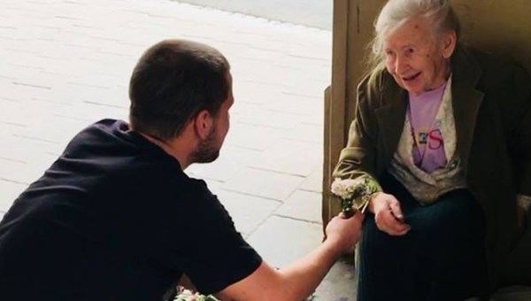 KWIATY DLA STARSZEJ PANI