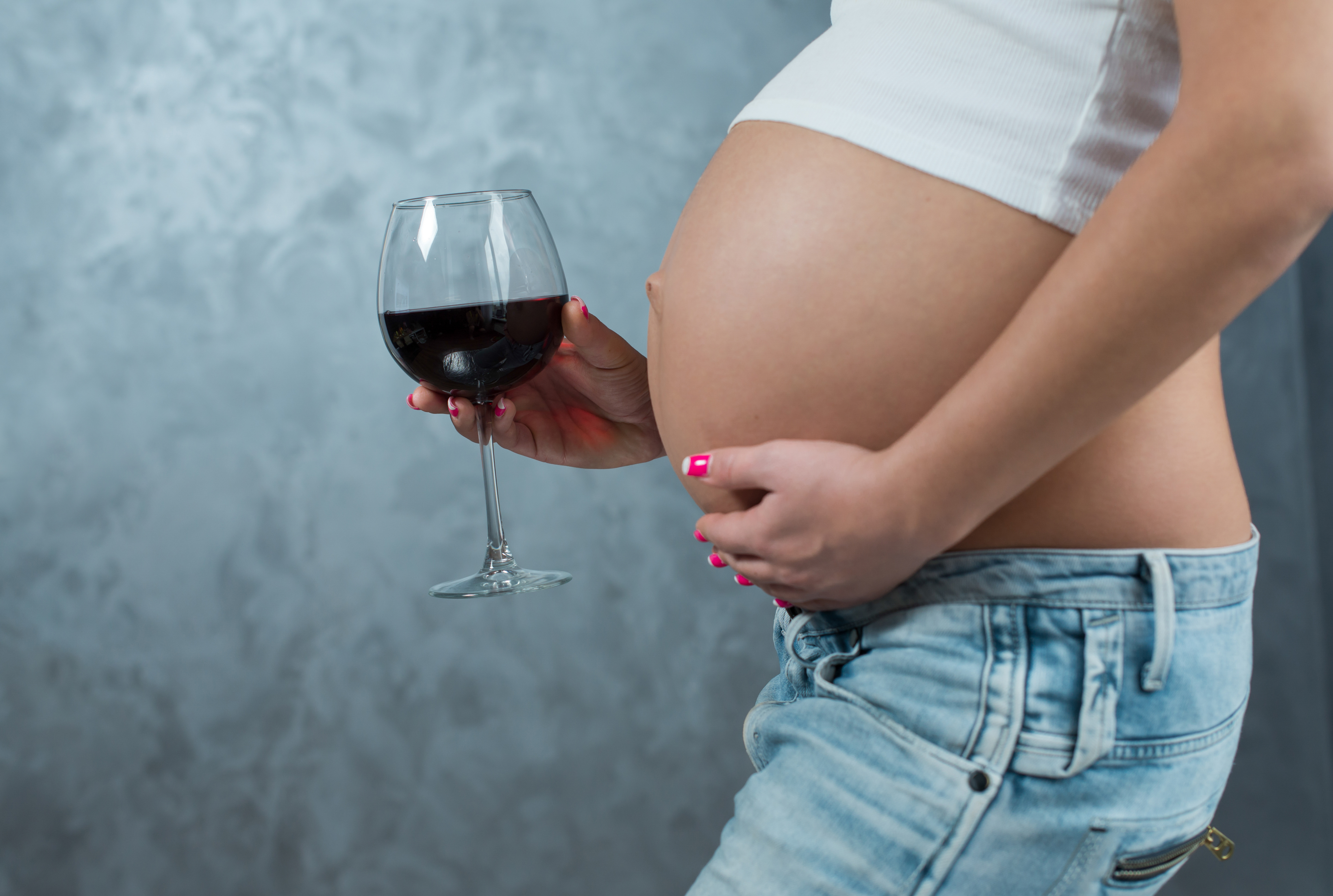 Бокал вина при беременности