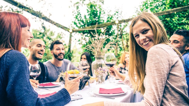 TAVOLA, AMICI, ALLEGRIA
