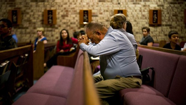 MAN,KNEELING,PRAYER