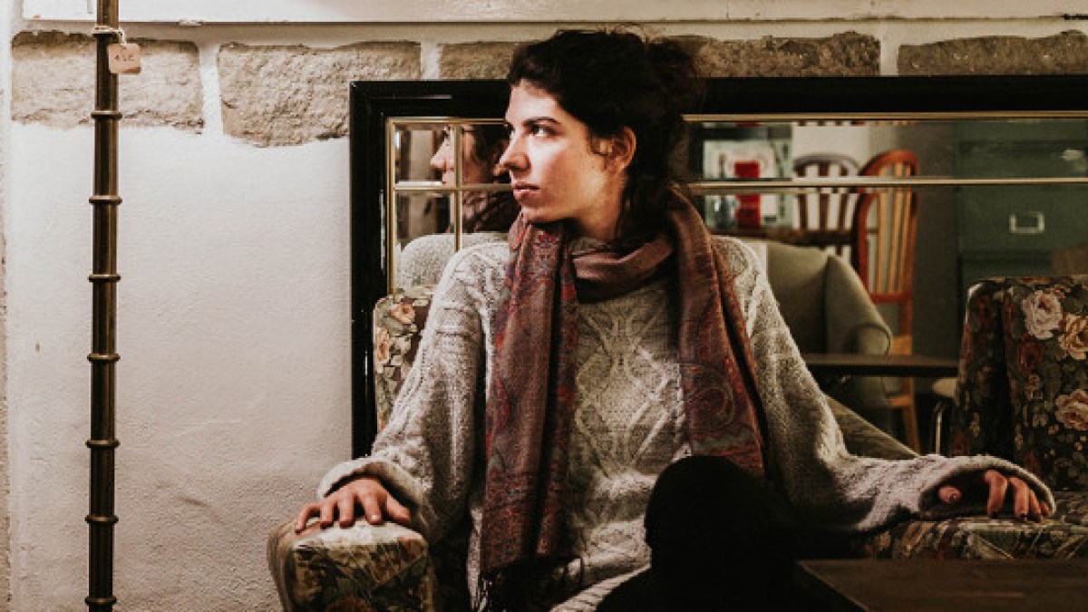 web3-woman-look-vintage-room-pexels-cc0