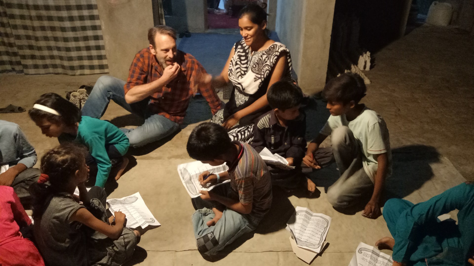 BAMBINI PAKISTANI A LEZIONE