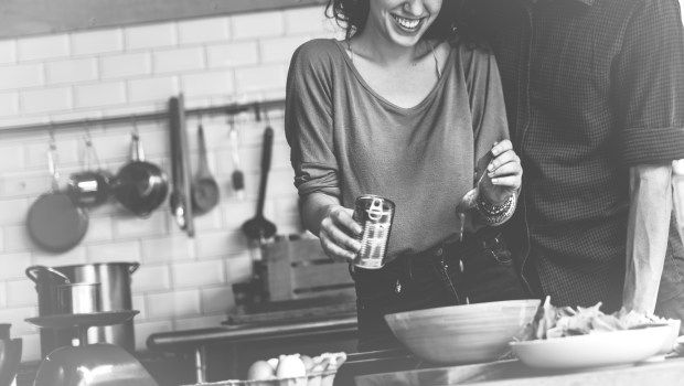 COUPLE COOKING