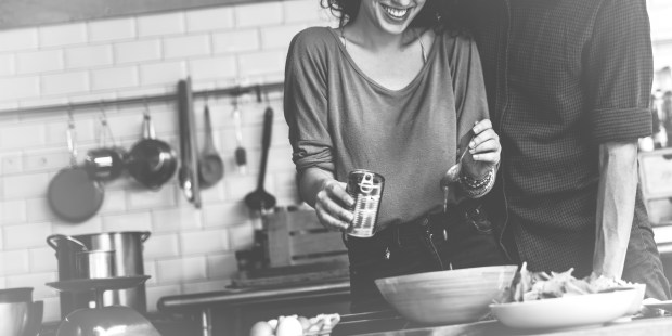 COUPLE COOKING