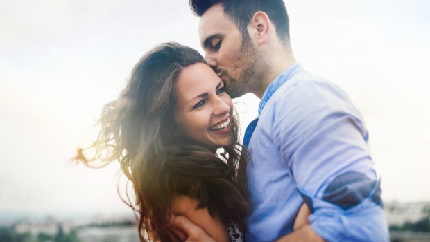 UOMO, DONNA, BACIO