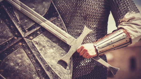 CAVALIERE CON SPADA E SCUDO