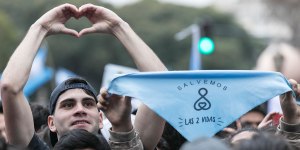 L’Argentina respinge l’aborto, storico voto grazie a donne e Chiesa