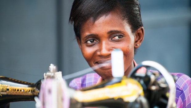 DONNA, AFRICANA, CUCIRE