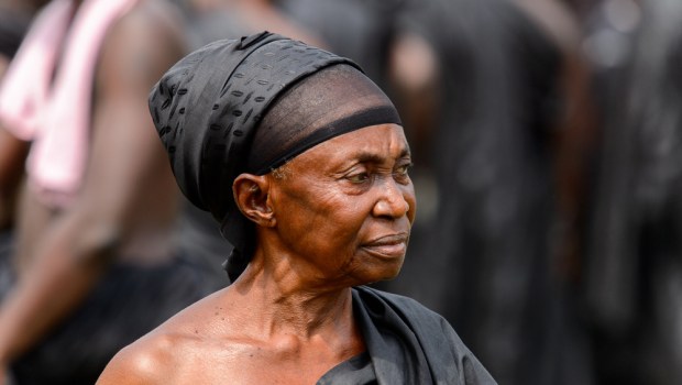 DONNA, AFRICANA, LUTTO