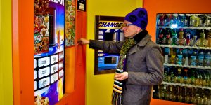 A Riccione nel distributore automatico trovi il rosario al posto di bibite e merendine!