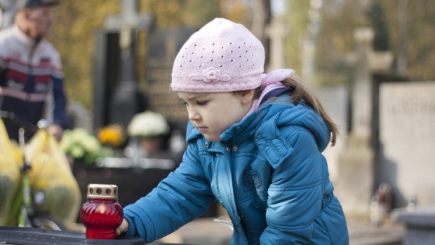 BAMBINA, CANDELA, CIMITERO