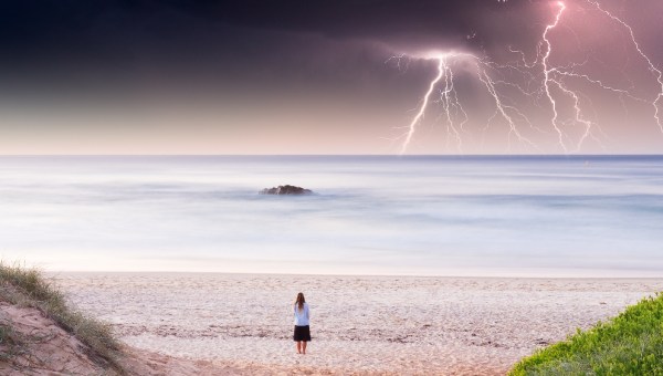 FULMINI; RAGAZZA; SPIAGGA