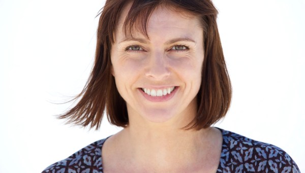 DONNA, SORRISO, GIOVANE