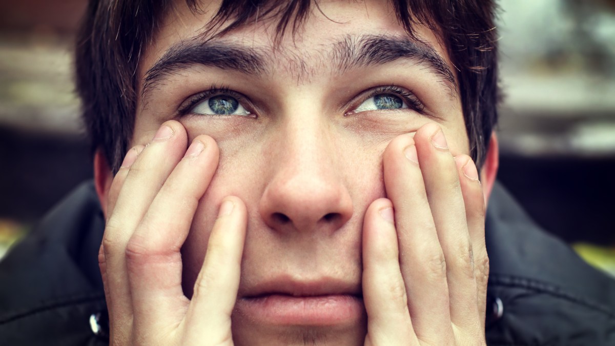 CLOSE UP OF YOUNG MAN