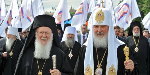 E’ “guerra” tra i Patriarcati ortodossi: Bartolomeo I attacca Kirill sull&#8217;Ucraina