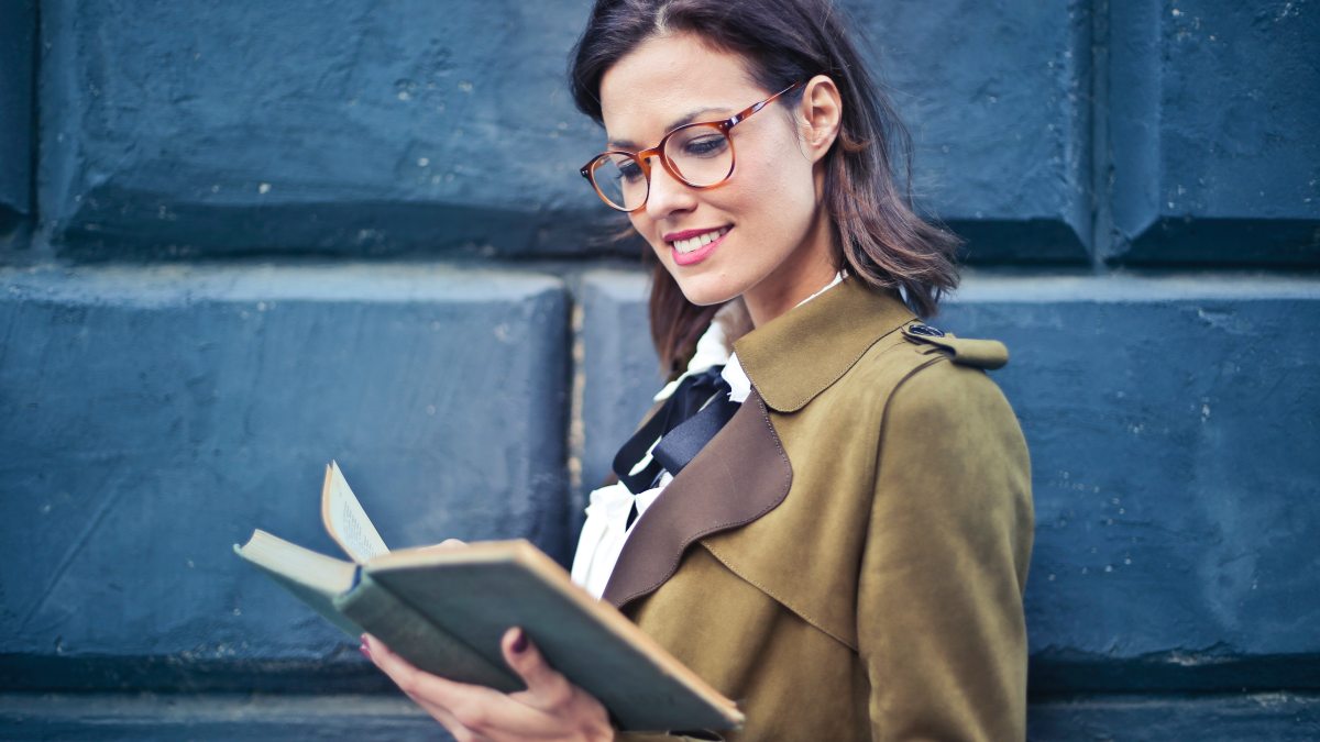 beautiful-book-eyeglasses-762080