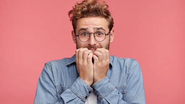 UOMO PAURA SPAVENTATO