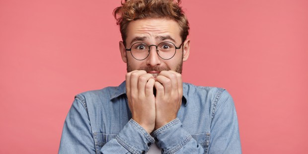 UOMO PAURA SPAVENTATO
